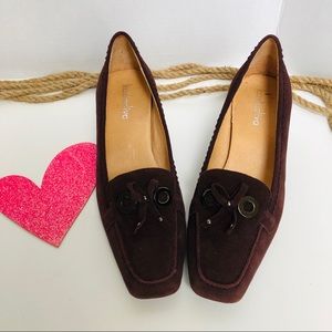 Kastadiva-Maroon kitten heel shoes.